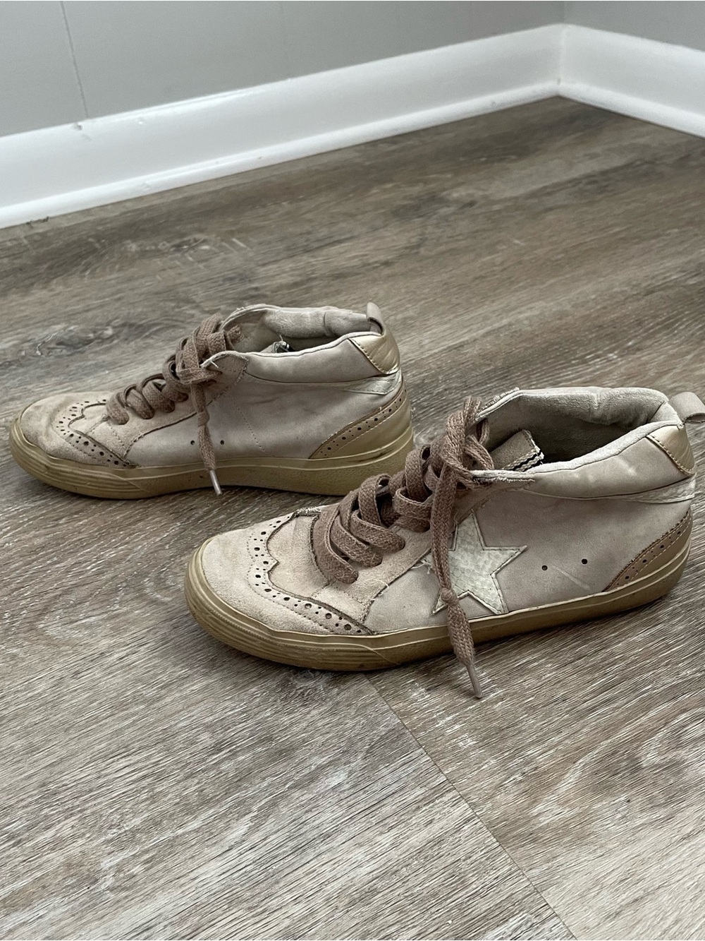 ShuShop Serena High Top Sneakers Women’s 6.5 Cream Taupe Distressed Star Leather - Picture 2 of 9